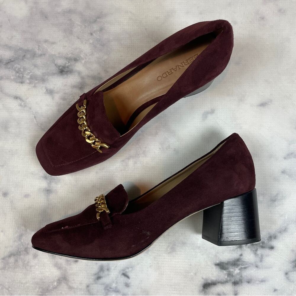 Bernardo Avery Merlot Suede Chain Link Loafers Block Heel Modern Classic Sz 8.5
